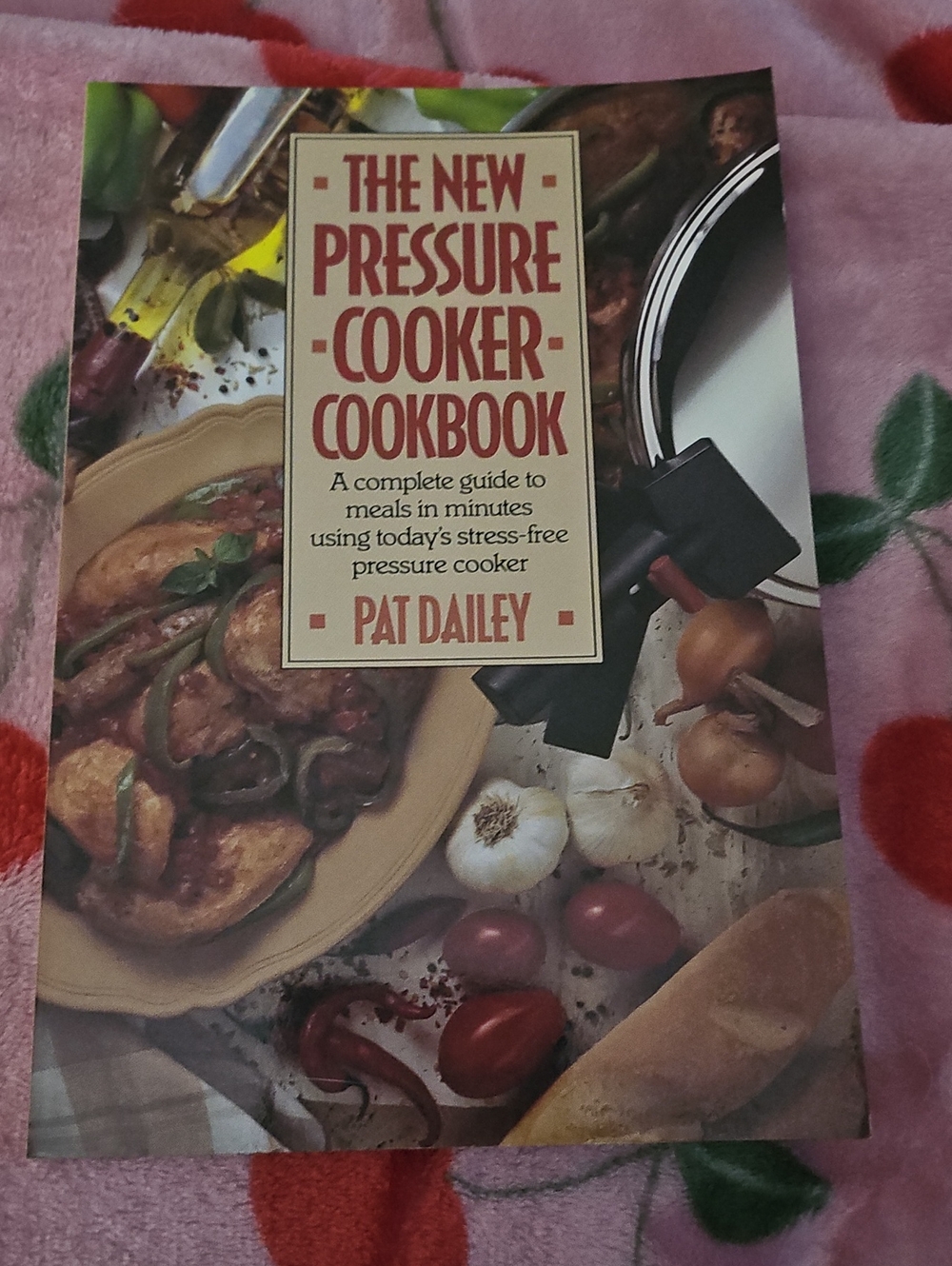 The New Pressure Cooker Cookbook by - Multicolor Cover